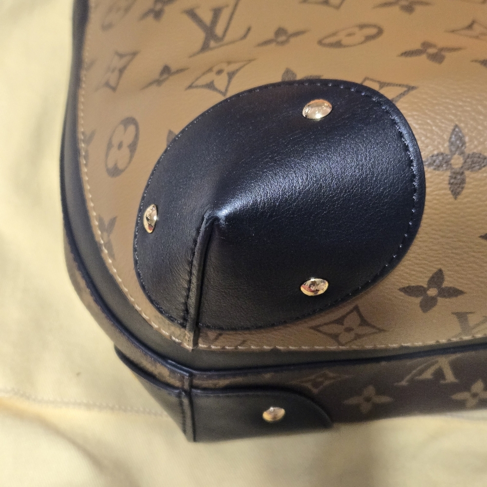 Louis Vuitton Limited Edition Triangle Softy Reverse Monogram - Picture 8 of 16